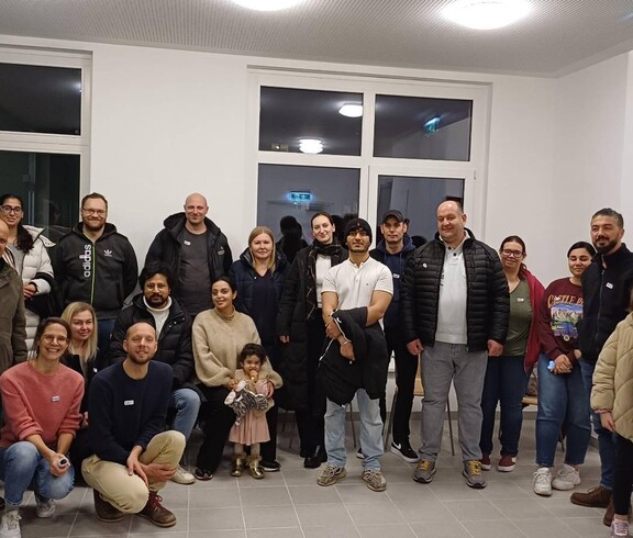 Gruppenbild mit verschiedenen Menschen eines Wohnquartiers
