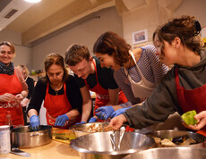 Junge Menschen Kochen Zusammen