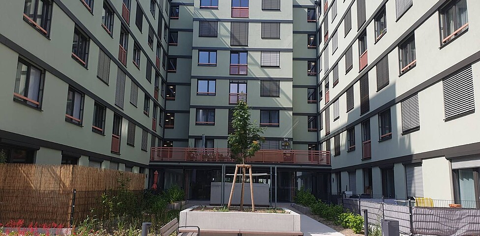 Außenbereich der Wohnhausanlage in der Cumberlandstraße